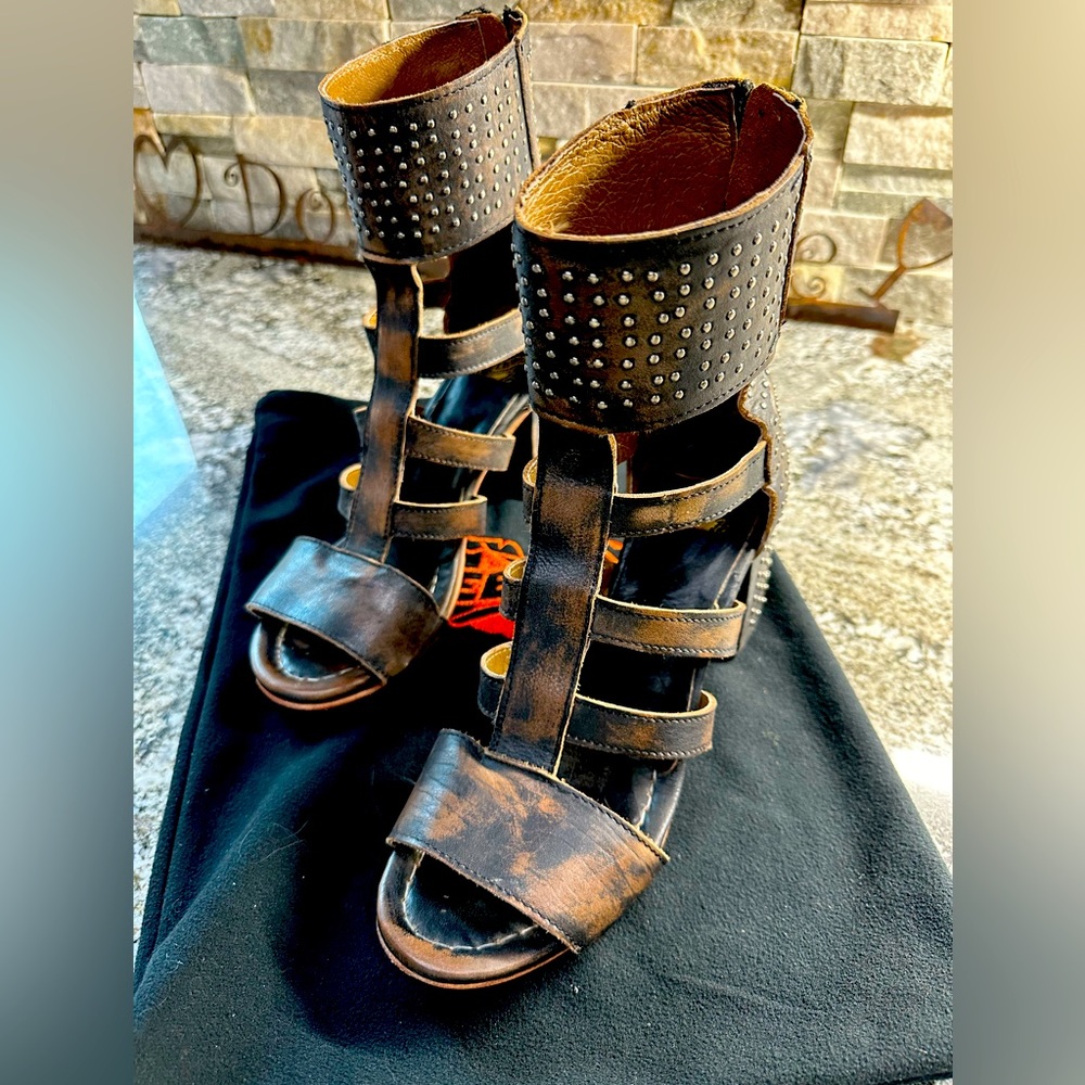 Zelda Freebird Sandals size 9 and barely worn
